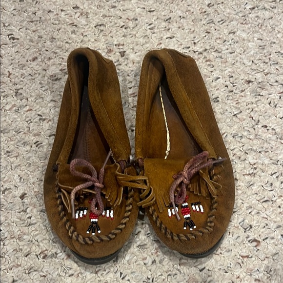 Minnetonka Shoes - Minnetonka leather moccasin